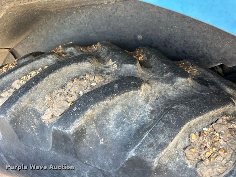 image for item EQ4889 Ford 8670 MFWD tractor