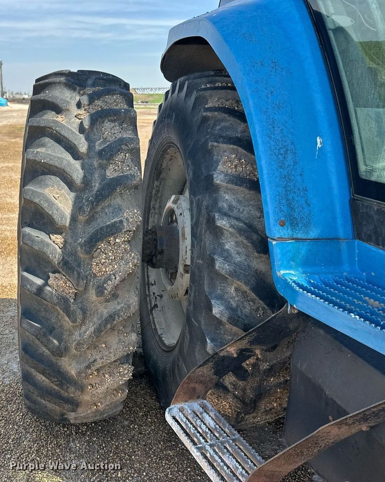 image for item EQ4889 Ford 8670 MFWD tractor