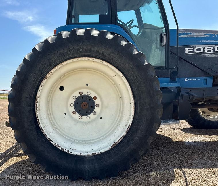 image for item EQ4889 Ford 8670 MFWD tractor