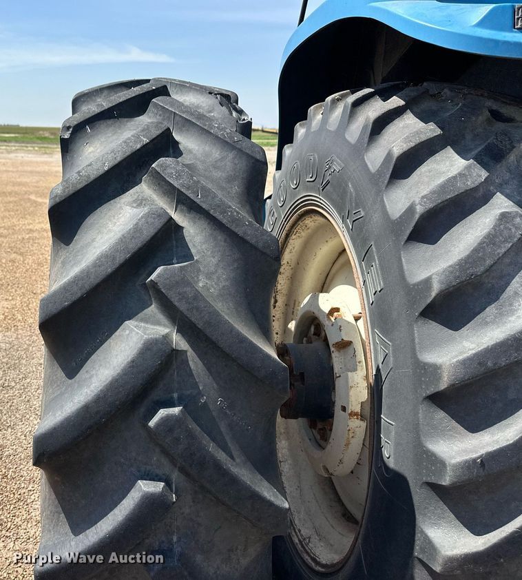 image for item EQ4889 Ford 8670 MFWD tractor