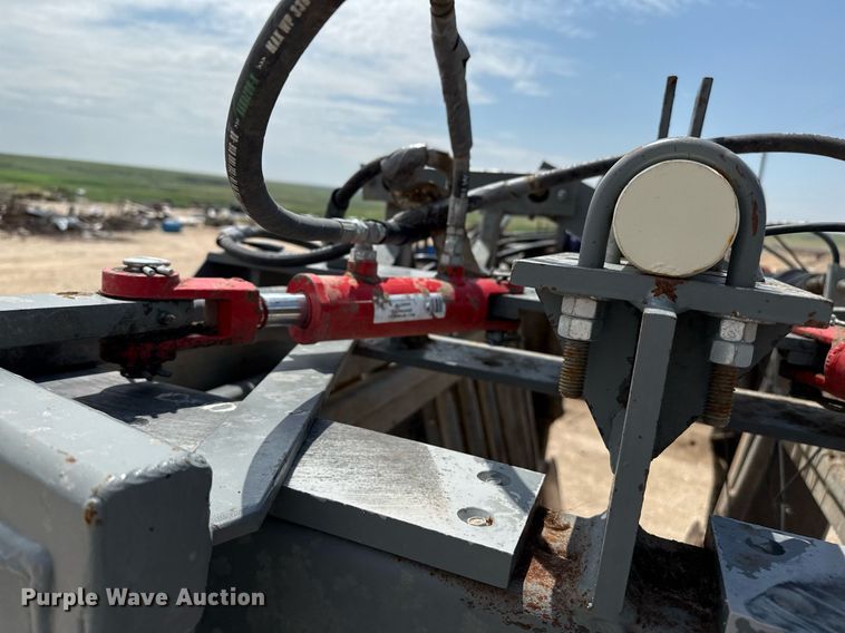 image for item EQ4919 Silencer livestock squeeze chute