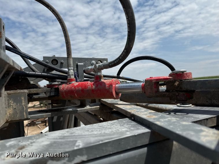 image for item EQ4919 Silencer livestock squeeze chute