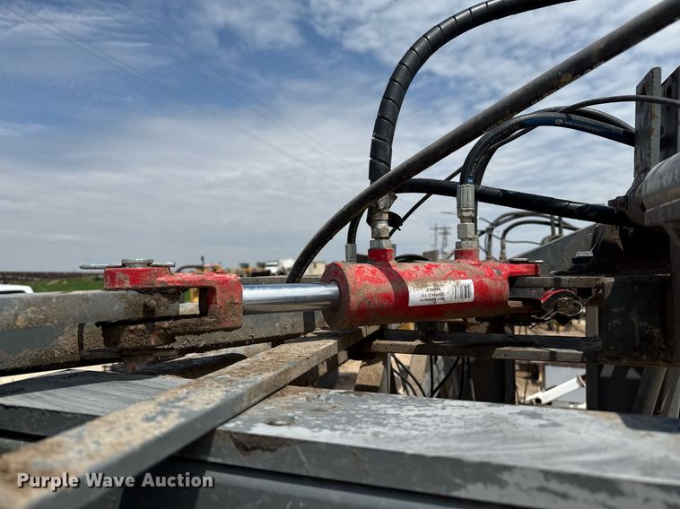 image for item EQ4919 Silencer livestock squeeze chute