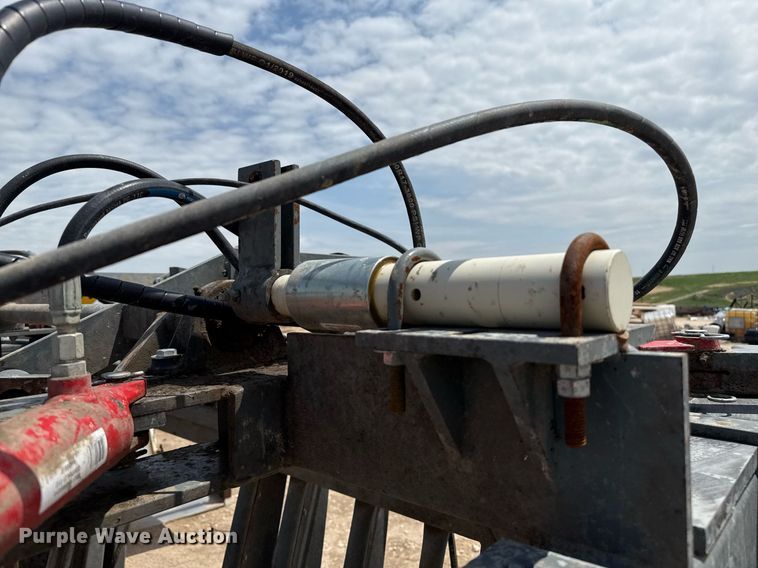 image for item EQ4919 Silencer livestock squeeze chute