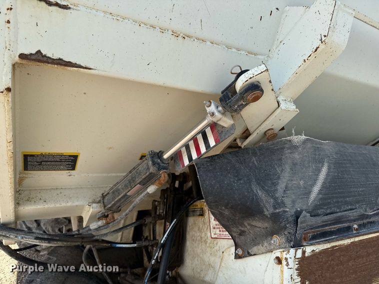 image for item EQ4921 Roto-Mix 1200-20 feed mixer bed