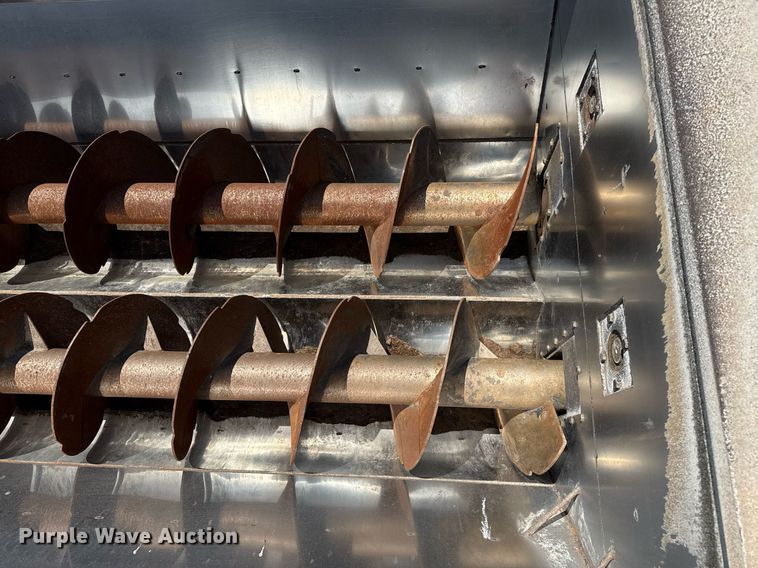 image for item EQ4921 Roto-Mix 1200-20 feed mixer bed