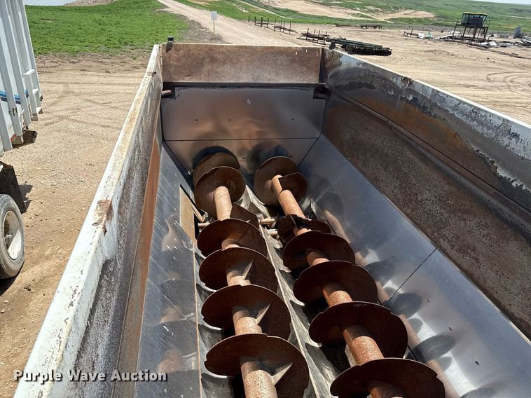 image for item EQ4921 Roto-Mix 1200-20 feed mixer bed