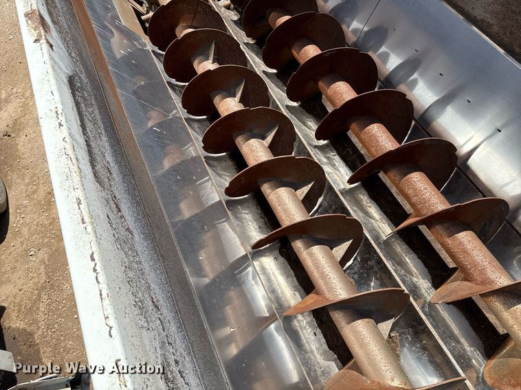 image for item EQ4921 Roto-Mix 1200-20 feed mixer bed