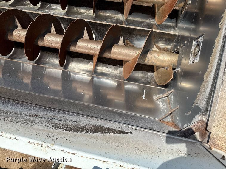 image for item EQ4921 Roto-Mix 1200-20 feed mixer bed