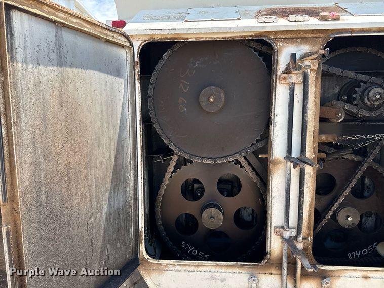 image for item EQ4921 Roto-Mix 1200-20 feed mixer bed