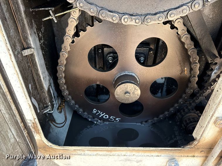 image for item EQ4921 Roto-Mix 1200-20 feed mixer bed