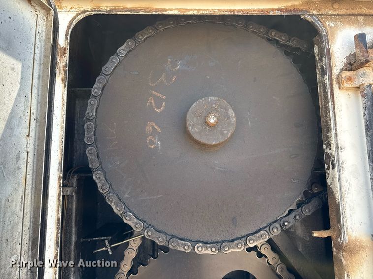 image for item EQ4921 Roto-Mix 1200-20 feed mixer bed