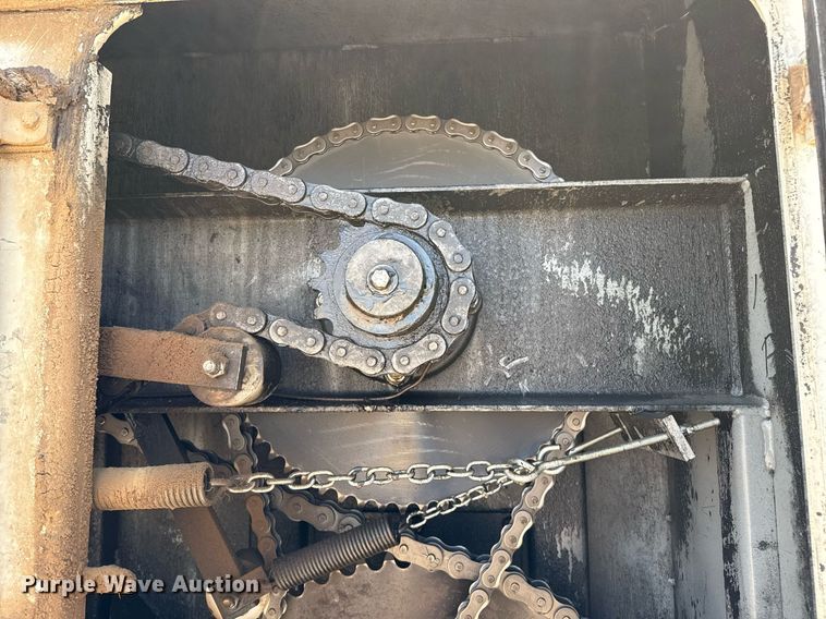 image for item EQ4921 Roto-Mix 1200-20 feed mixer bed