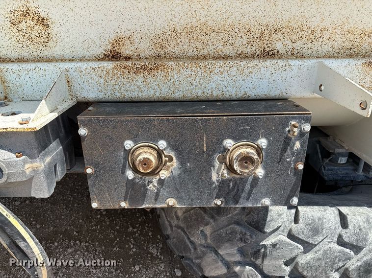 image for item EQ4921 Roto-Mix 1200-20 feed mixer bed