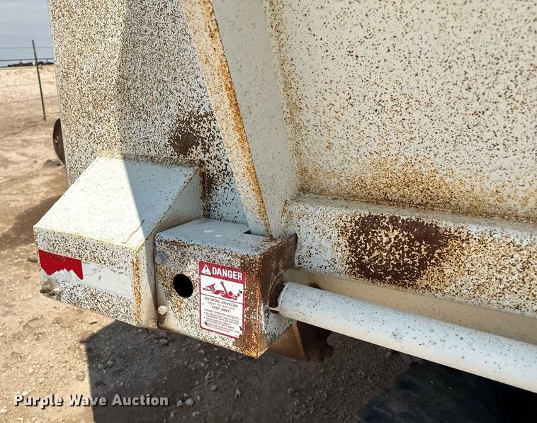 image for item EQ4921 Roto-Mix 1200-20 feed mixer bed