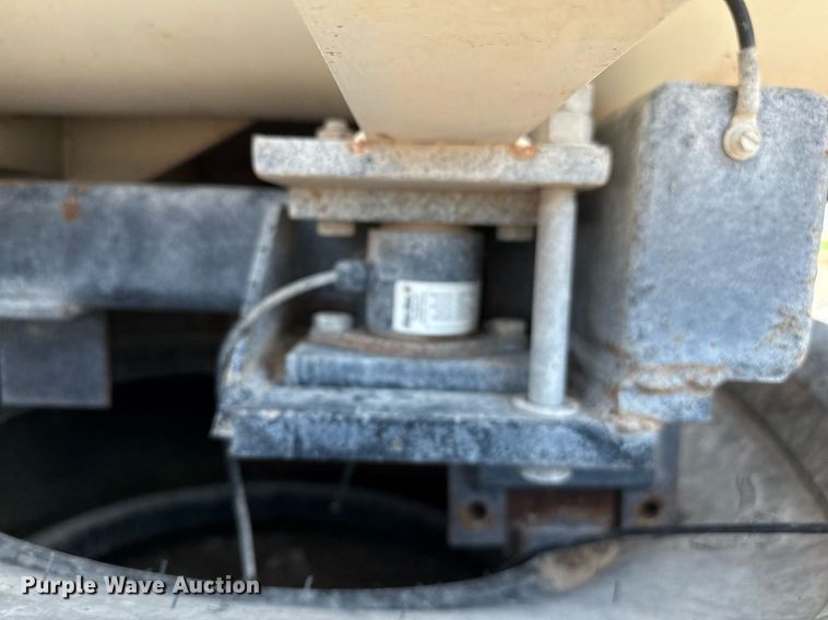 image for item EQ4921 Roto-Mix 1200-20 feed mixer bed