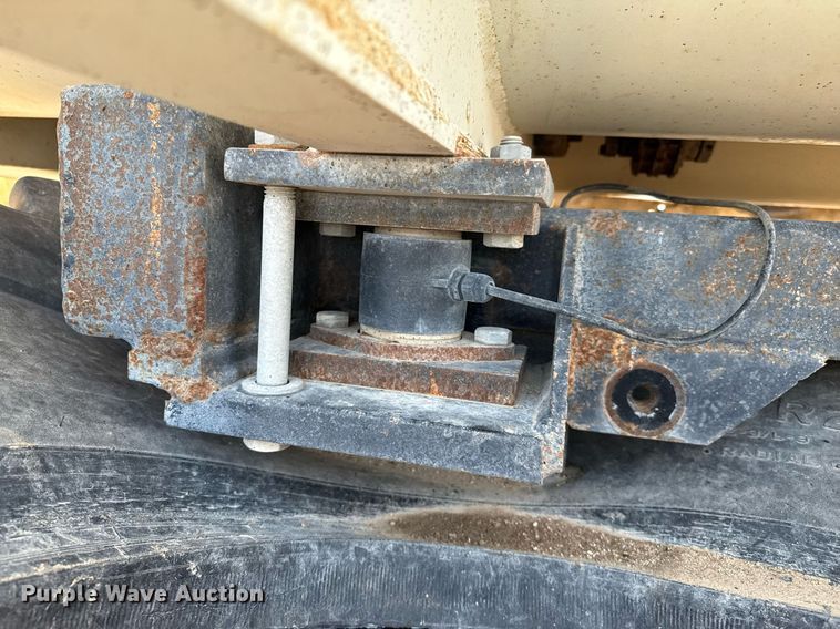 image for item EQ4921 Roto-Mix 1200-20 feed mixer bed