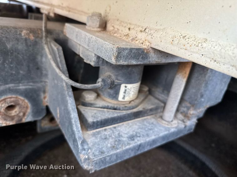 image for item EQ4921 Roto-Mix 1200-20 feed mixer bed