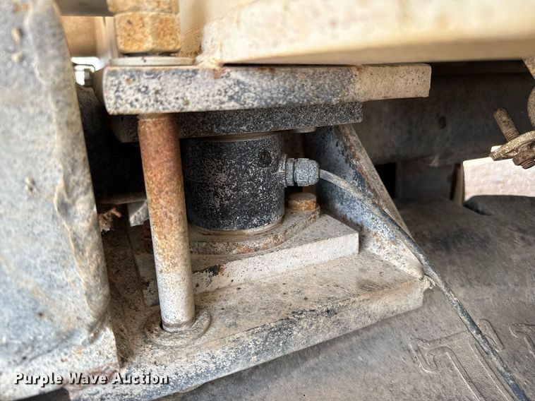 image for item EQ4921 Roto-Mix 1200-20 feed mixer bed