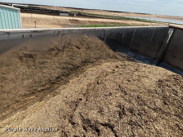 image for item EQ4922 Laird SB-1300 silage bed