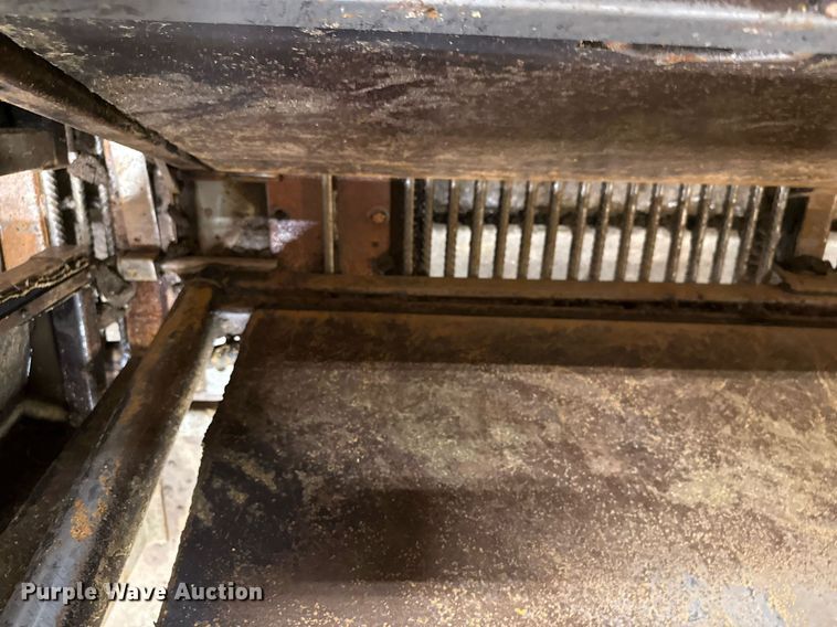 image for item EQ4923 Silencer livestock squeeze chute