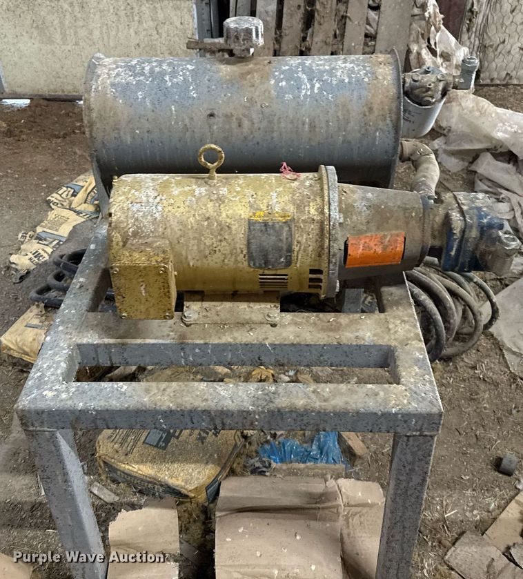 image for item EQ4923 Silencer livestock squeeze chute