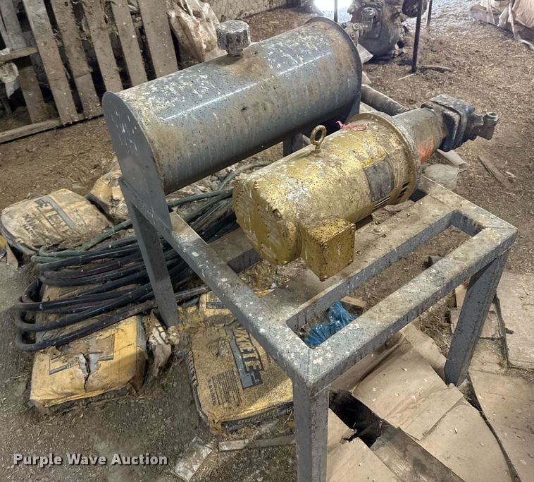 image for item EQ4923 Silencer livestock squeeze chute