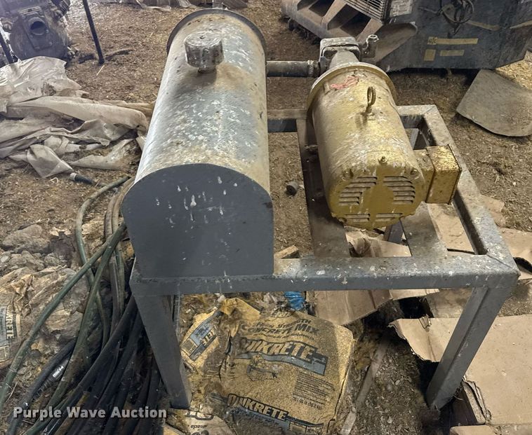 image for item EQ4923 Silencer livestock squeeze chute