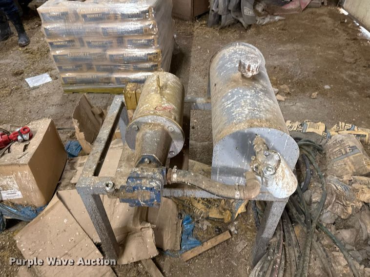 image for item EQ4923 Silencer livestock squeeze chute