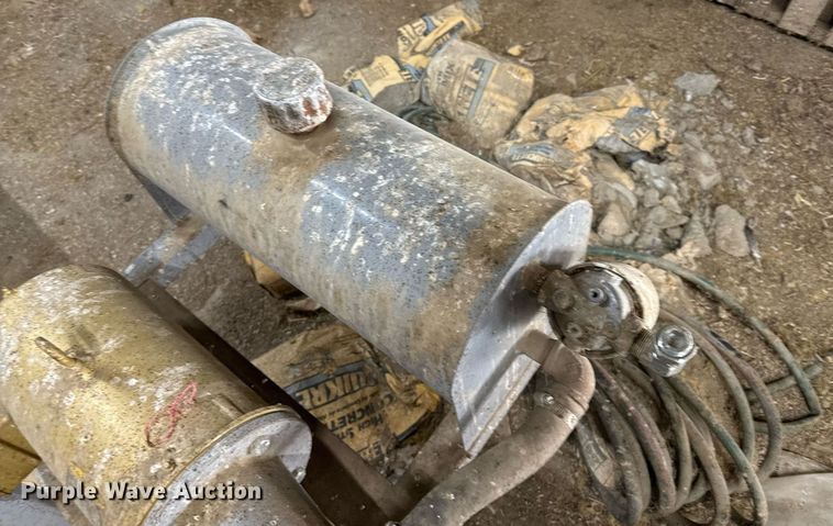 image for item EQ4923 Silencer livestock squeeze chute