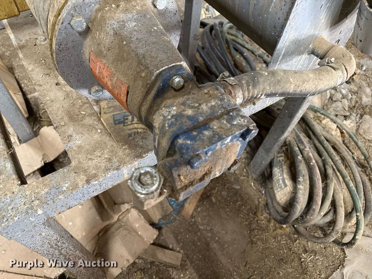 image for item EQ4923 Silencer livestock squeeze chute