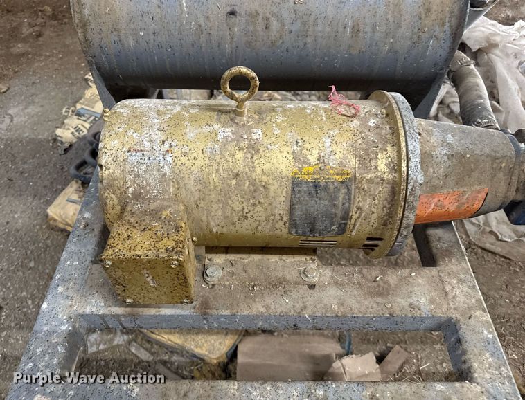 image for item EQ4923 Silencer livestock squeeze chute