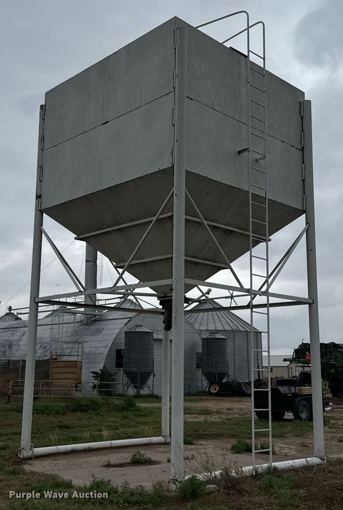 image for item EQ4939 Grain bin