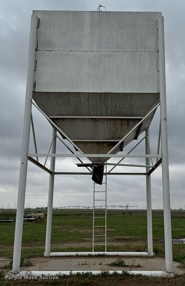image for item EQ4939 Grain bin