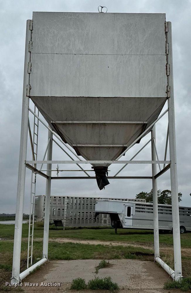 image for item EQ4939 Grain bin