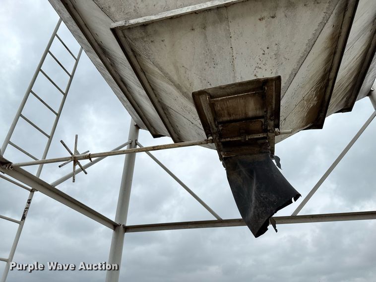 image for item EQ4939 Grain bin