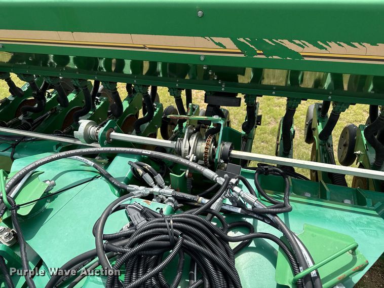 image for item EQ4940 2013 Great Plains 3S-4000 HDF grain drill