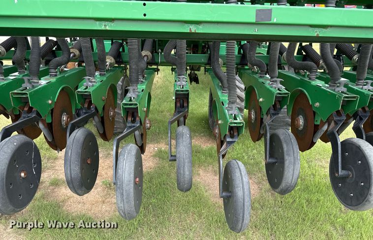 image for item EQ4940 2013 Great Plains 3S-4000 HDF grain drill