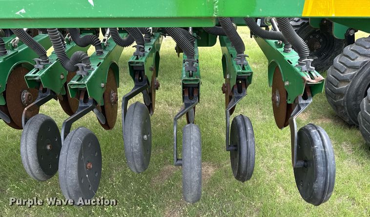 image for item EQ4940 2013 Great Plains 3S-4000 HDF grain drill