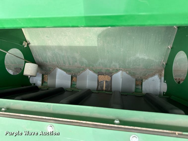 image for item EQ4940 2013 Great Plains 3S-4000 HDF grain drill