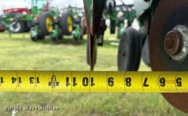 image for item EQ4940 2013 Great Plains 3S-4000 HDF grain drill