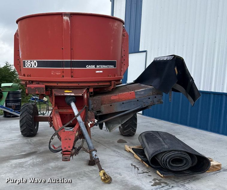 image for item EQ4941 Case IH 8610 bale processor