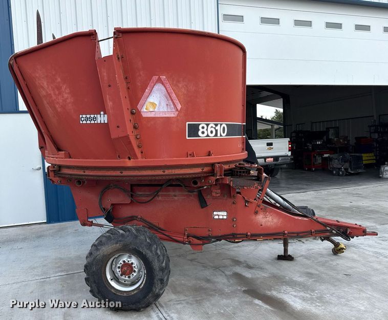 image for item EQ4941 Case IH 8610 bale processor