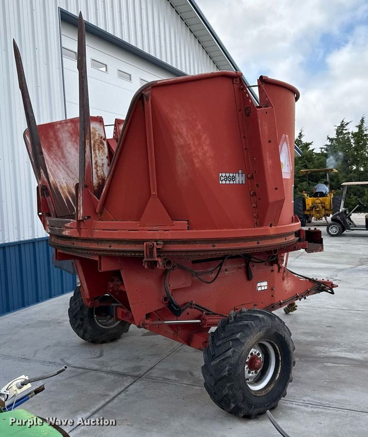 image for item EQ4941 Case IH 8610 bale processor