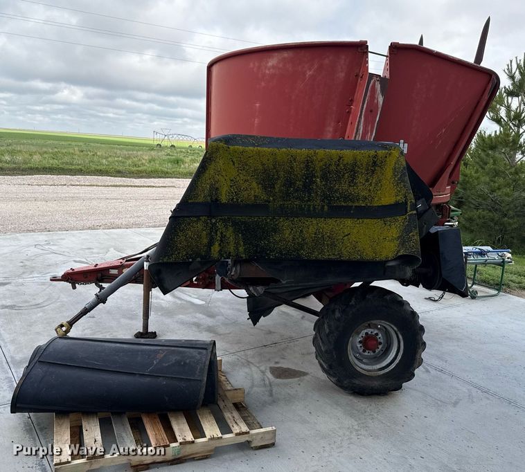 image for item EQ4941 Case IH 8610 bale processor