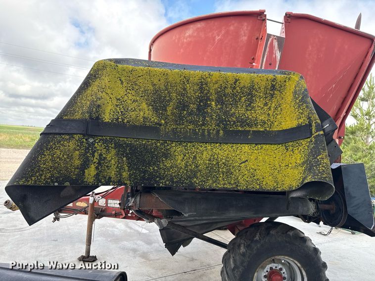 image for item EQ4941 Case IH 8610 bale processor