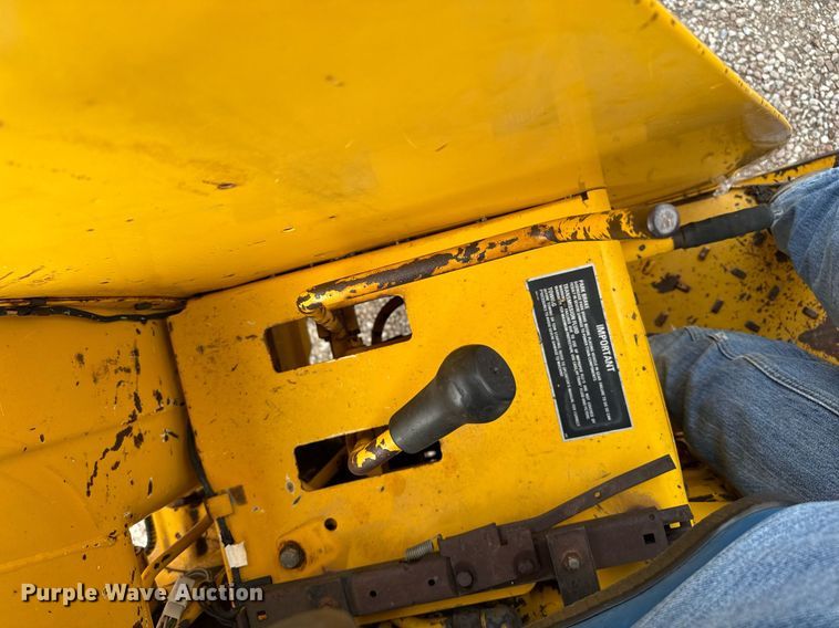 image for item EQ4942 1991 Case IH 495 tractor