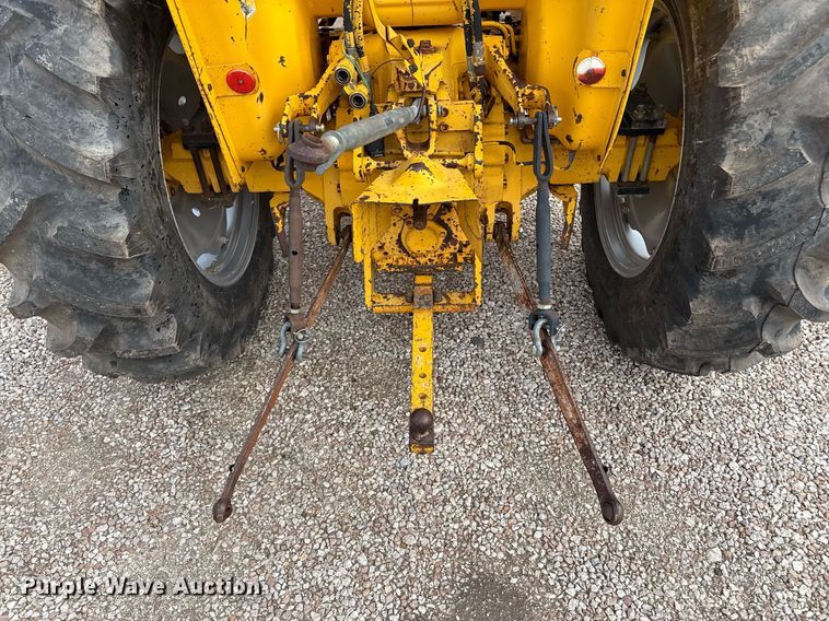 image for item EQ4942 1991 Case IH 495 tractor