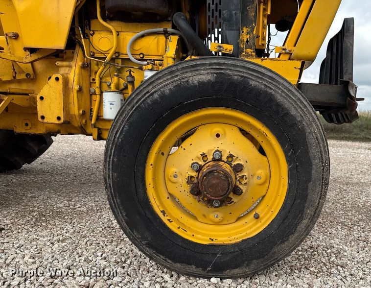 image for item EQ4942 1991 Case IH 495 tractor