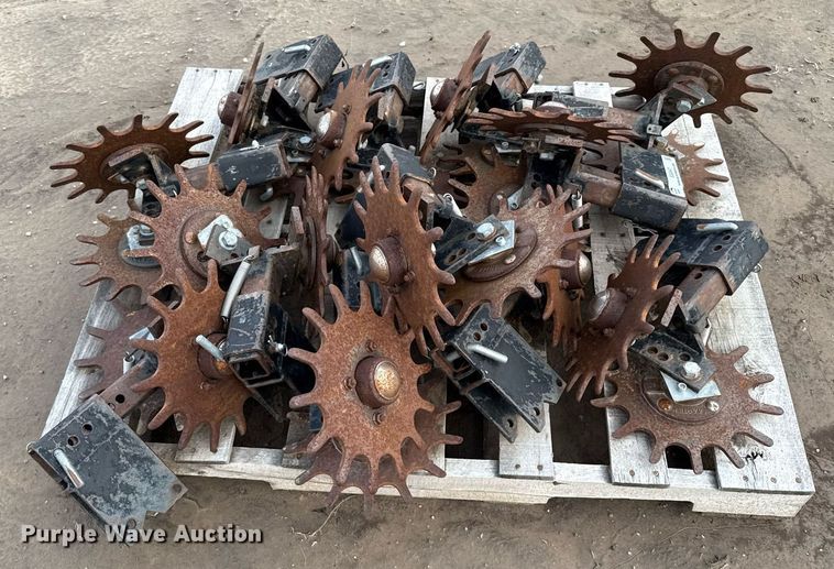 image for item EQ4947 (12) planter row cleaners